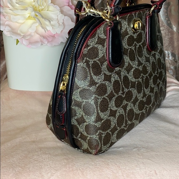 Coach - Picture 3 of 4